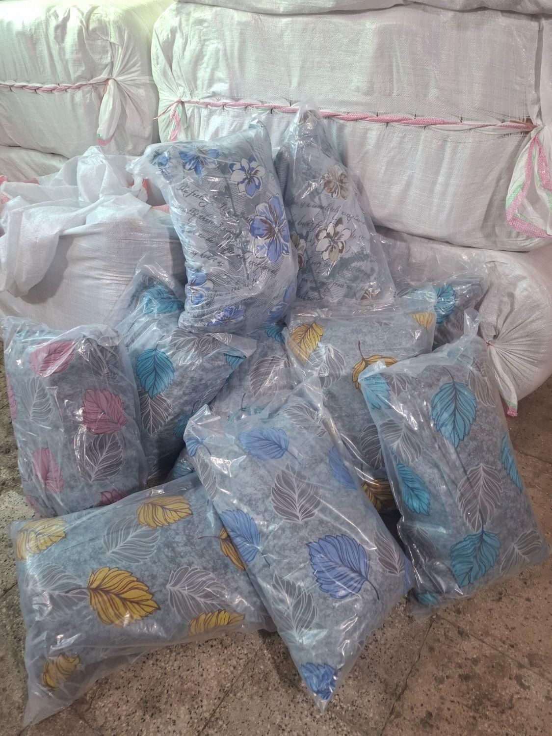 بالش متکا ۲کیلو نیم مدل گلدار در رنگ بندی|رختخواب، بالش، پتو|تهران, عبدل‌آباد|دیوار