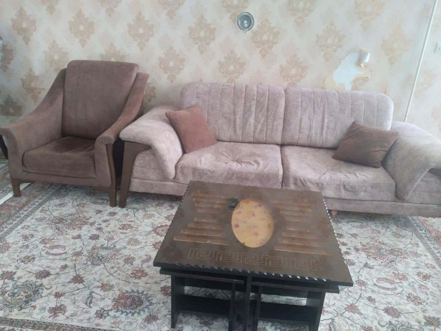 فروش یک دست مبل راحتی ۸ نفره با قیمت مناسب|مبلمان خانگی و میز عسلی|سبزوار, توحیدشهر|دیوار