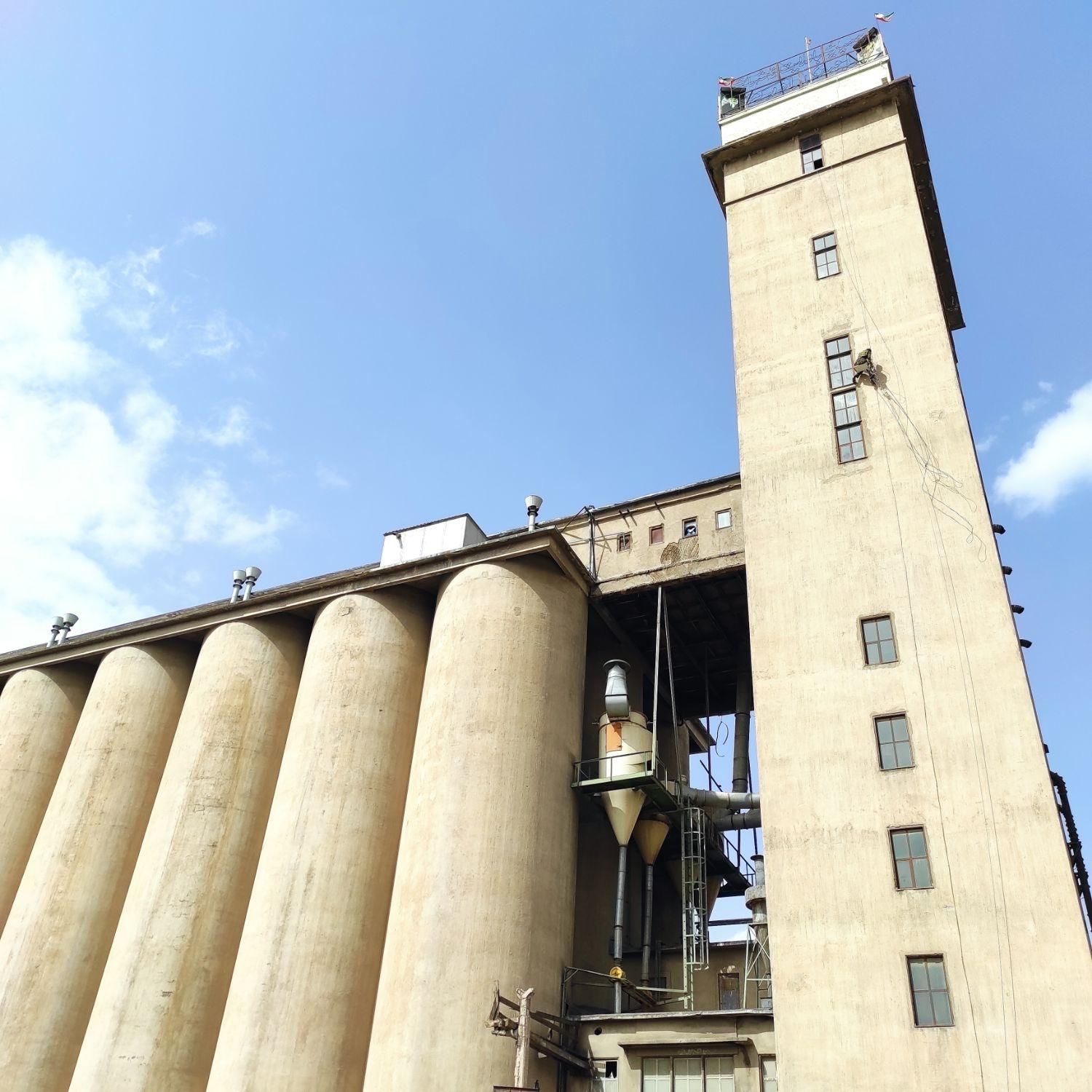 فلاشینگ سردرب کار در ارتفاع با طناب کوهنوردی|خدمات پیشه و مهارت|تبریز, |دیوار