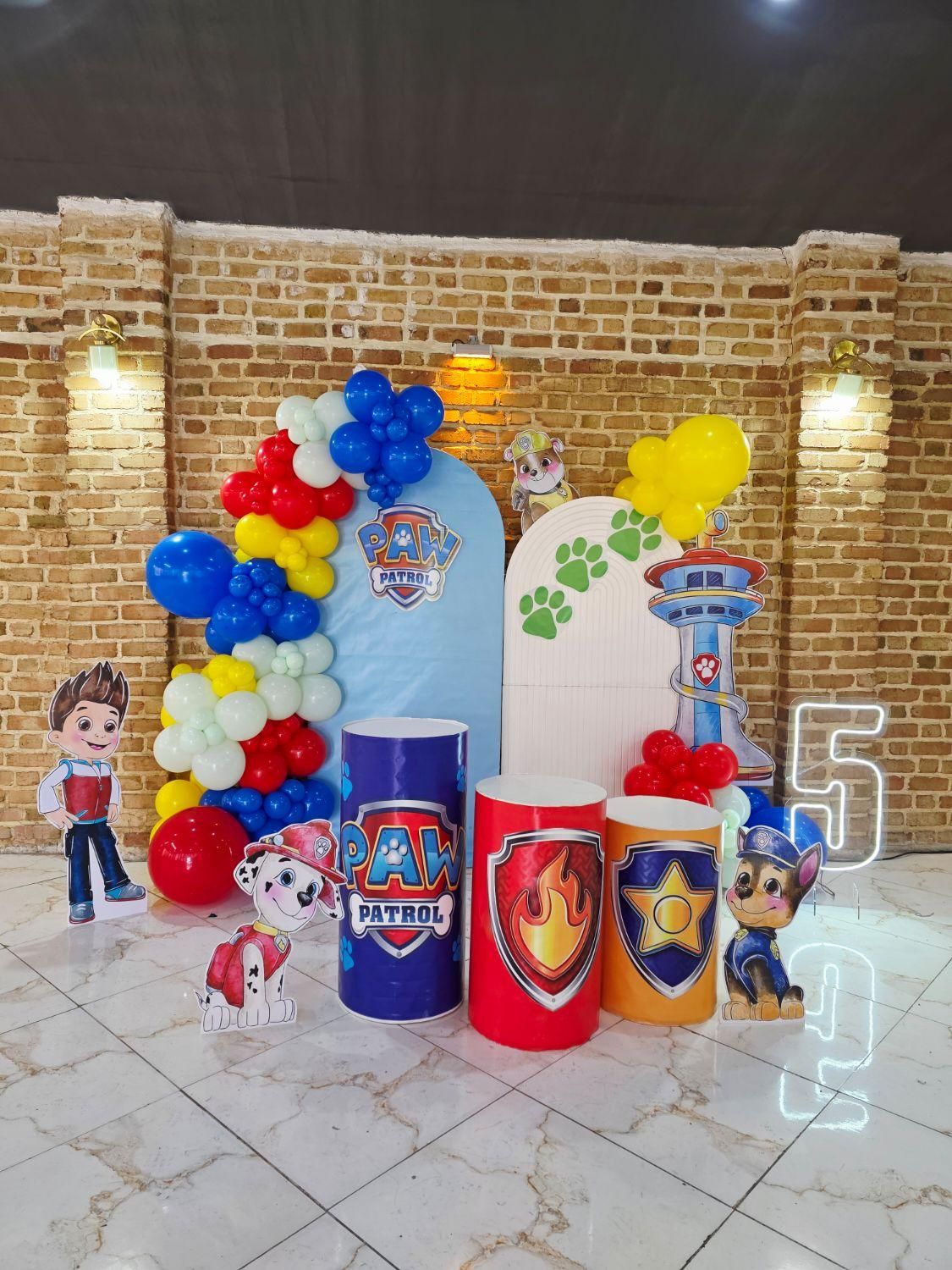 اجاره میز صندلی بادکنک آرایی گل آرایی افتتاحیه|خدمات پذیرایی، مراسم|پرند, فاز ۲|دیوار