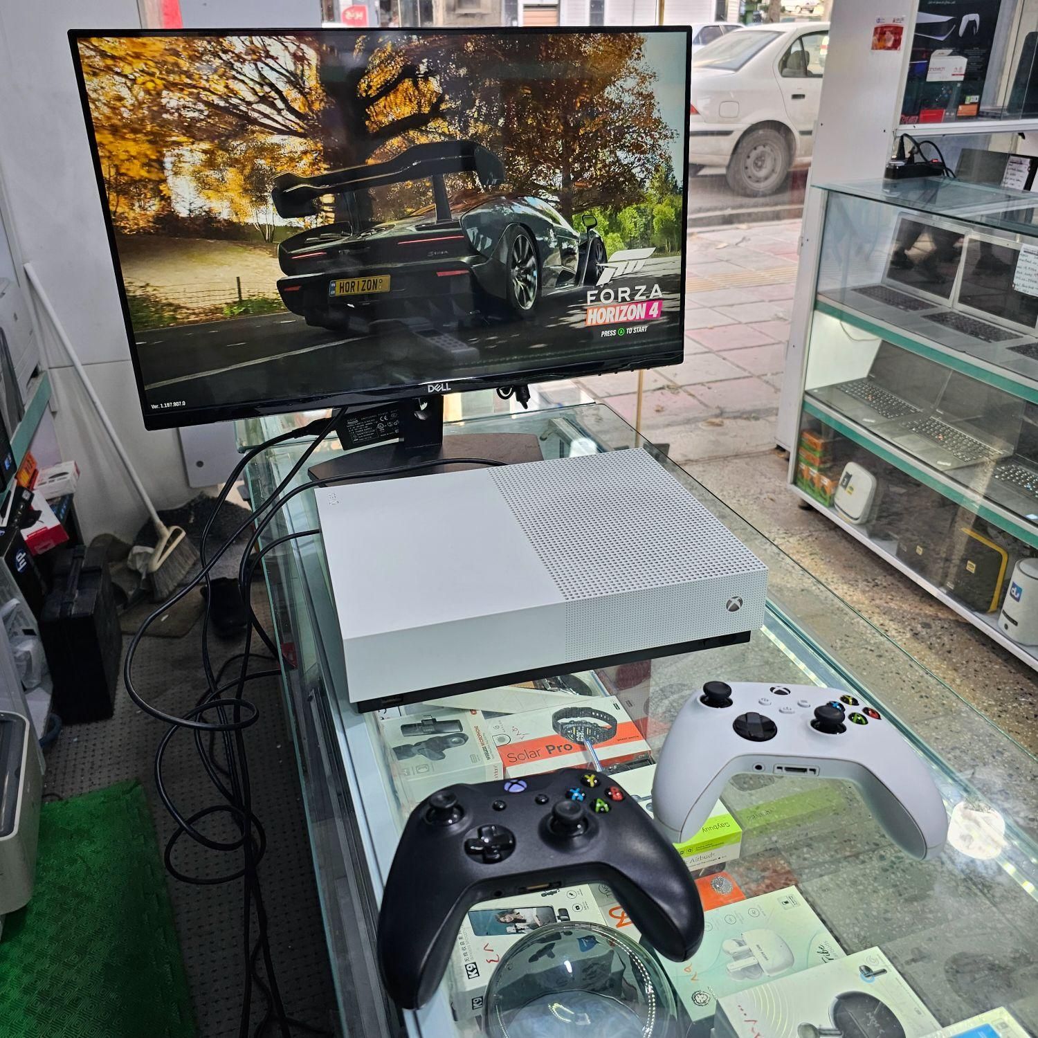 کنسول بازی XBOX ONE Sتمیز و پر از بازی دو دسته اصل|کنسول، بازی ویدئویی و آنلاین|یاسوج, |دیوار