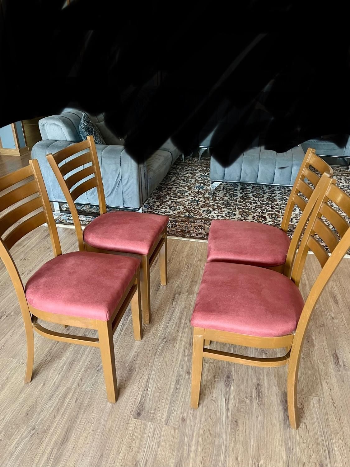 ۴ عدد صندلی چوبی|میز و صندلی غذاخوری|شیراز, ستارخان|دیوار