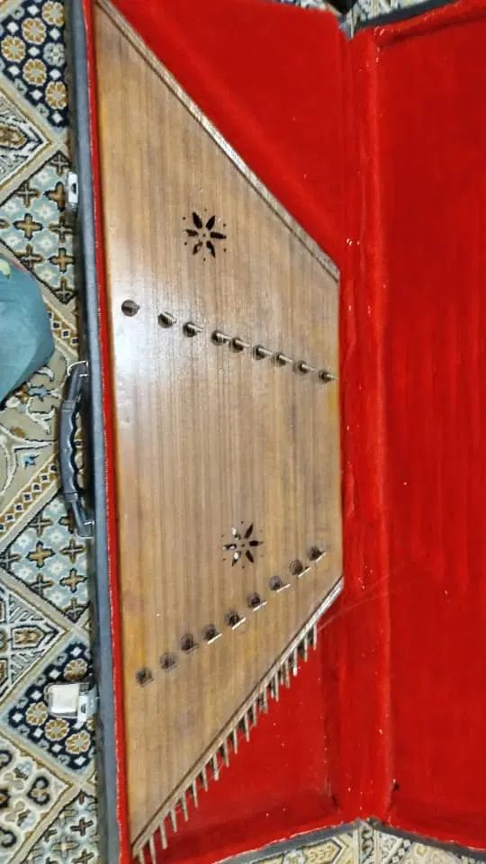یک عدد سنتور و یک عدد سه تار موسیقی|سازهای سنتی|اصفهان, قائمیه|دیوار
