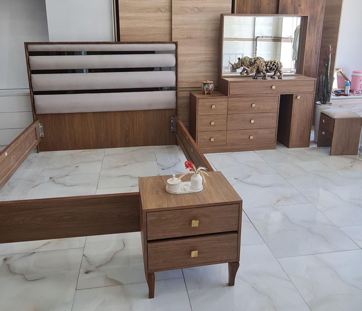 سرویس خواب و تخت کد(۷۱۴)|تخت و سرویس خواب|همدان, |دیوار