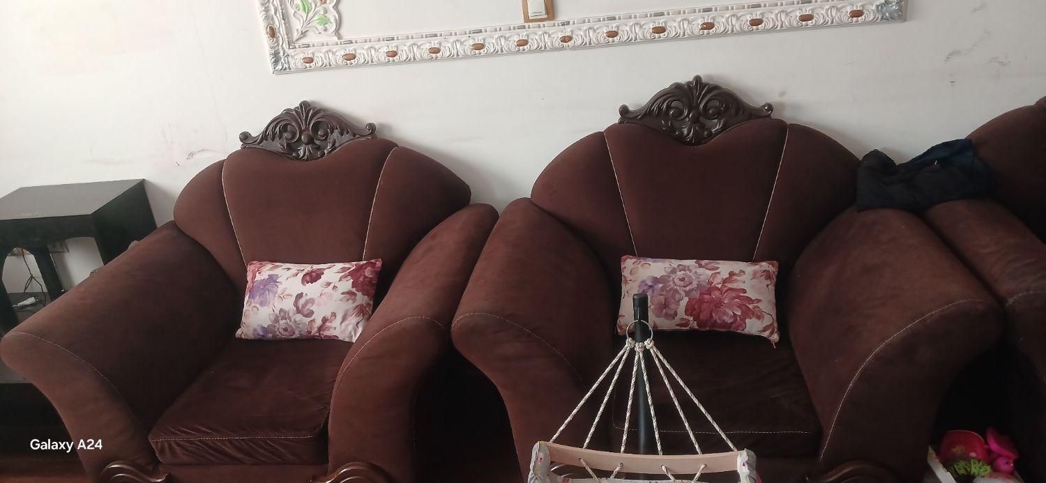 مبل هفت نفره رنگ قهوه|مبلمان خانگی و میز عسلی|رشت, دباغیان|دیوار