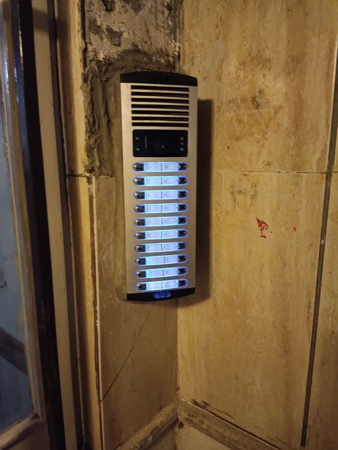 نصب وتعمیرات انواع ایفون های صوتی وتصویری بافروش|خدمات پیشه و مهارت|بروجرد, |دیوار