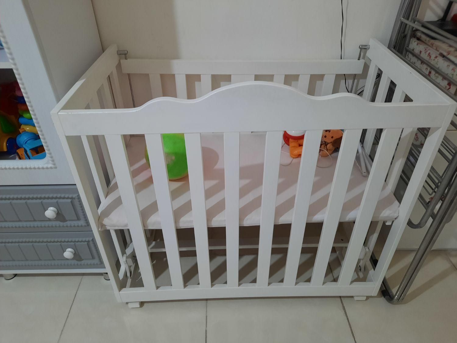 تخت گهواره ای کنار مادر برند micuna|تخت و صندلی بچه|تهران, صاحب الزمان|دیوار