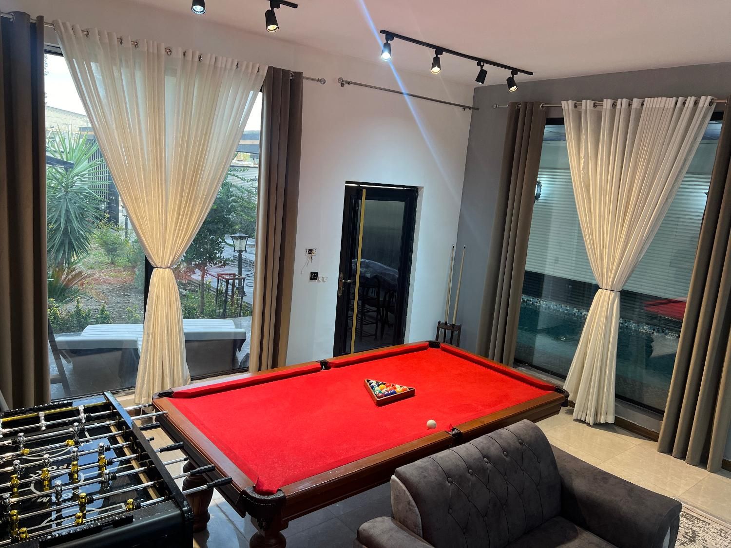 ویلاروما تهراندشت استخر سرپوشیده آبگرم|اجارهٔ کوتاه‌مدت ویلا و باغ|هشتگرد, سعید آباد|دیوار