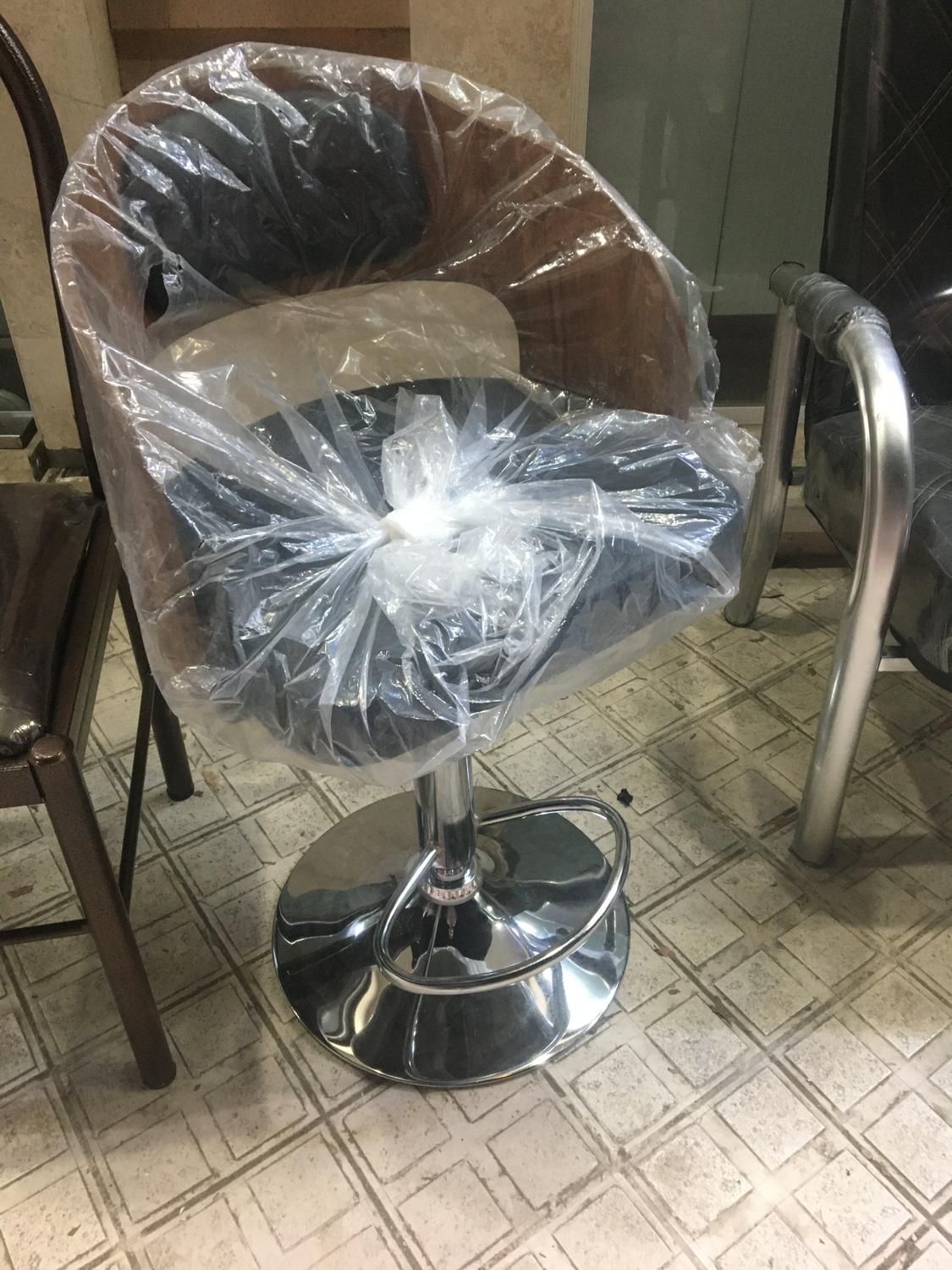 صندلی اپنی پشت چوبی|صندلی و نیمکت|بندرعباس, |دیوار