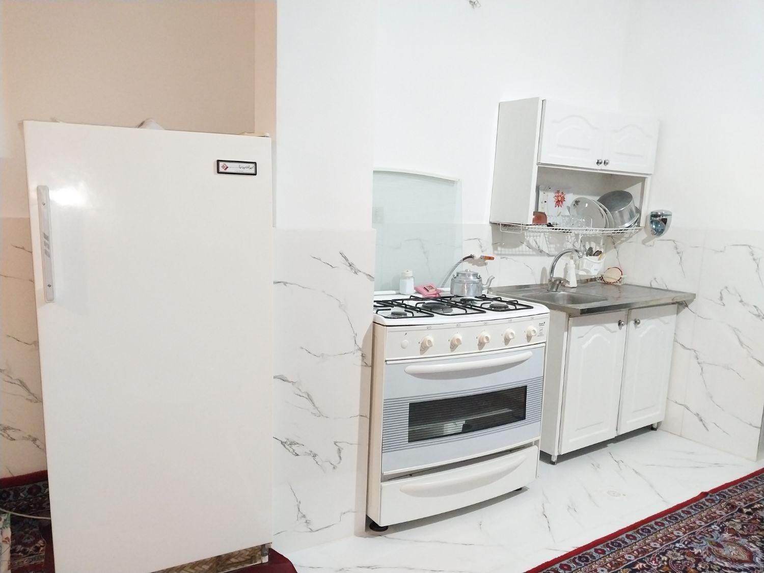 سوییت تمیز و شیک ، با مبل راحتی ، جهت مسافر|اجارهٔ کوتاه‌مدت آپارتمان و سوئیت|همدان, |دیوار