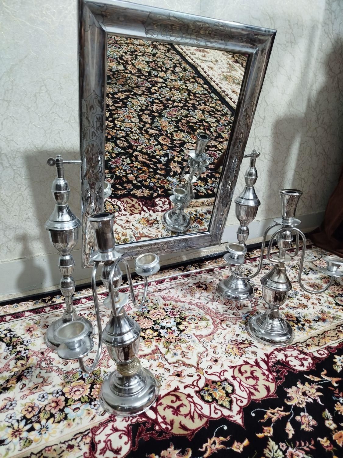 آینه و شمعدان|آینه|دورود, |دیوار