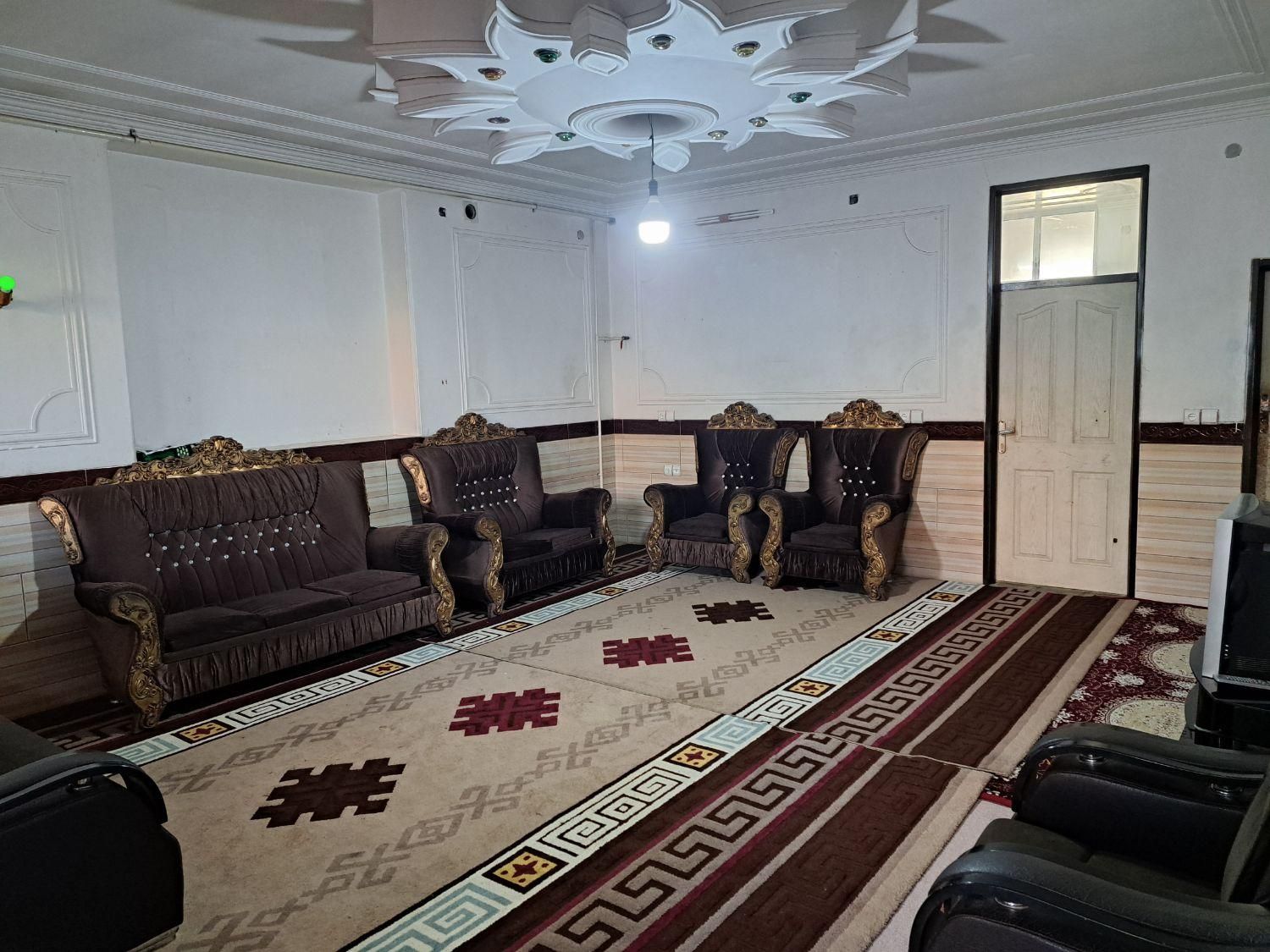 خونه همکف ویلایی با پارکینگ|اجارهٔ کوتاه‌مدت آپارتمان و سوئیت|کرمان, |دیوار