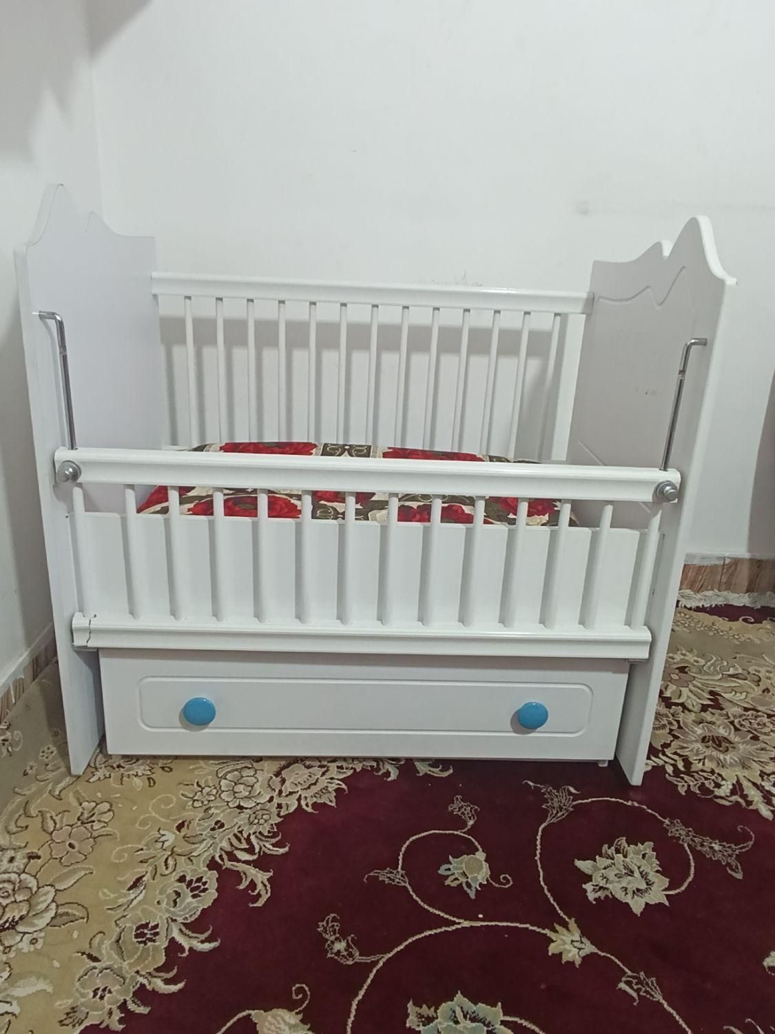 گهواره|تخت و صندلی بچه|تهران, آذری|دیوار