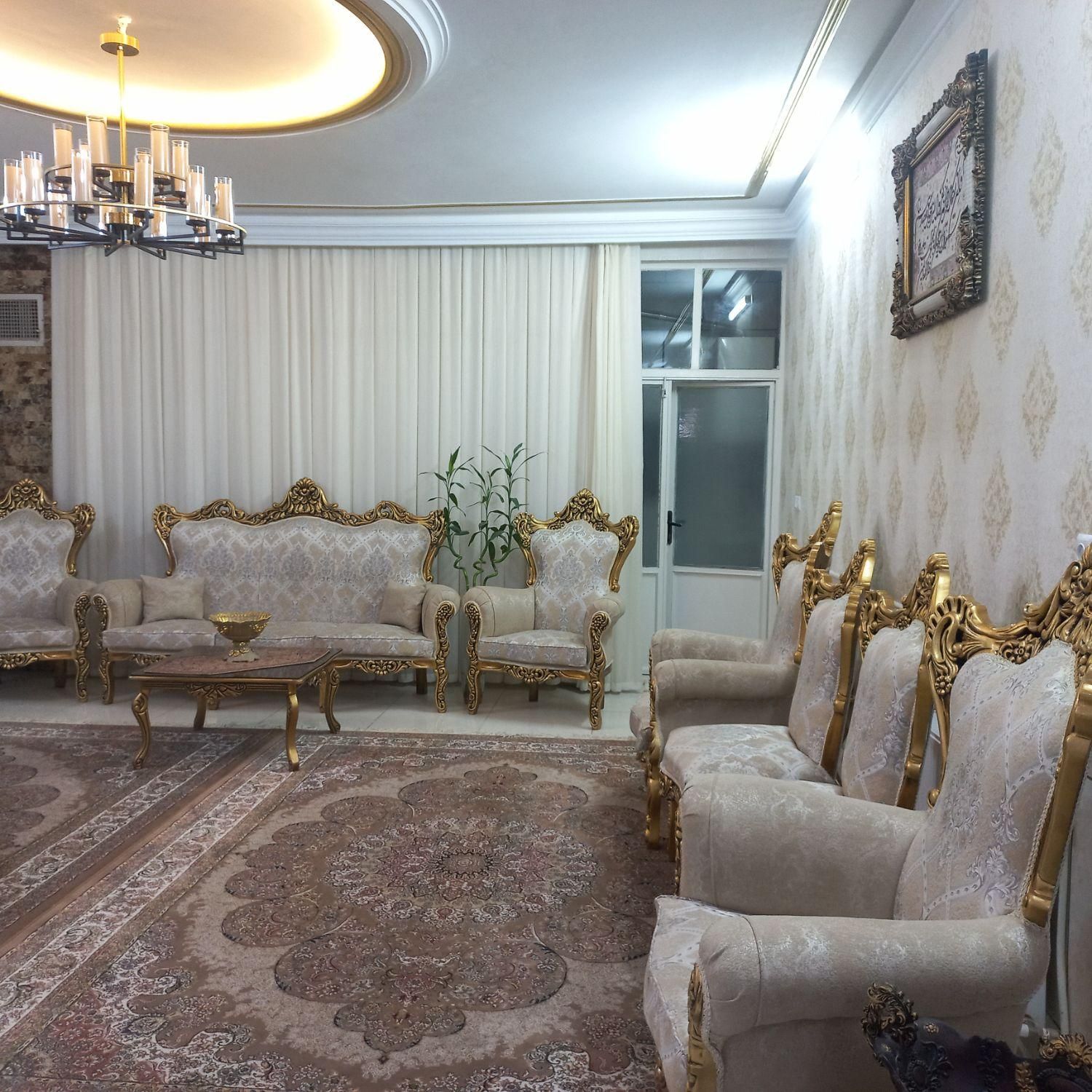 مبلمان در حد نو|مبلمان خانگی و میز عسلی|قم, تولید دارو و یخچال|دیوار