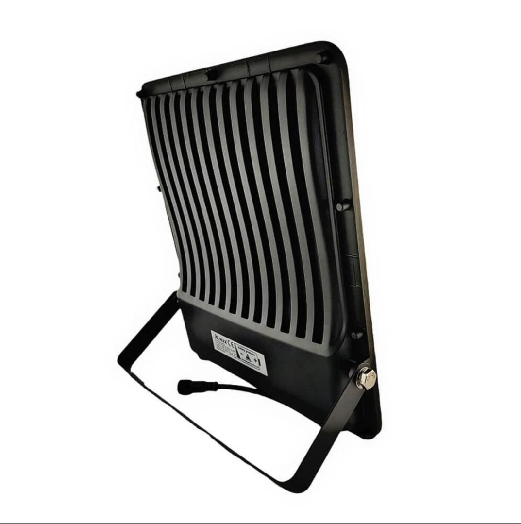 پروژکتور خورشیدی در توان های ۵۰ تا ۵۰۰ وات|لامپ و چراغ|نجفآباد, جوزدان|دیوار