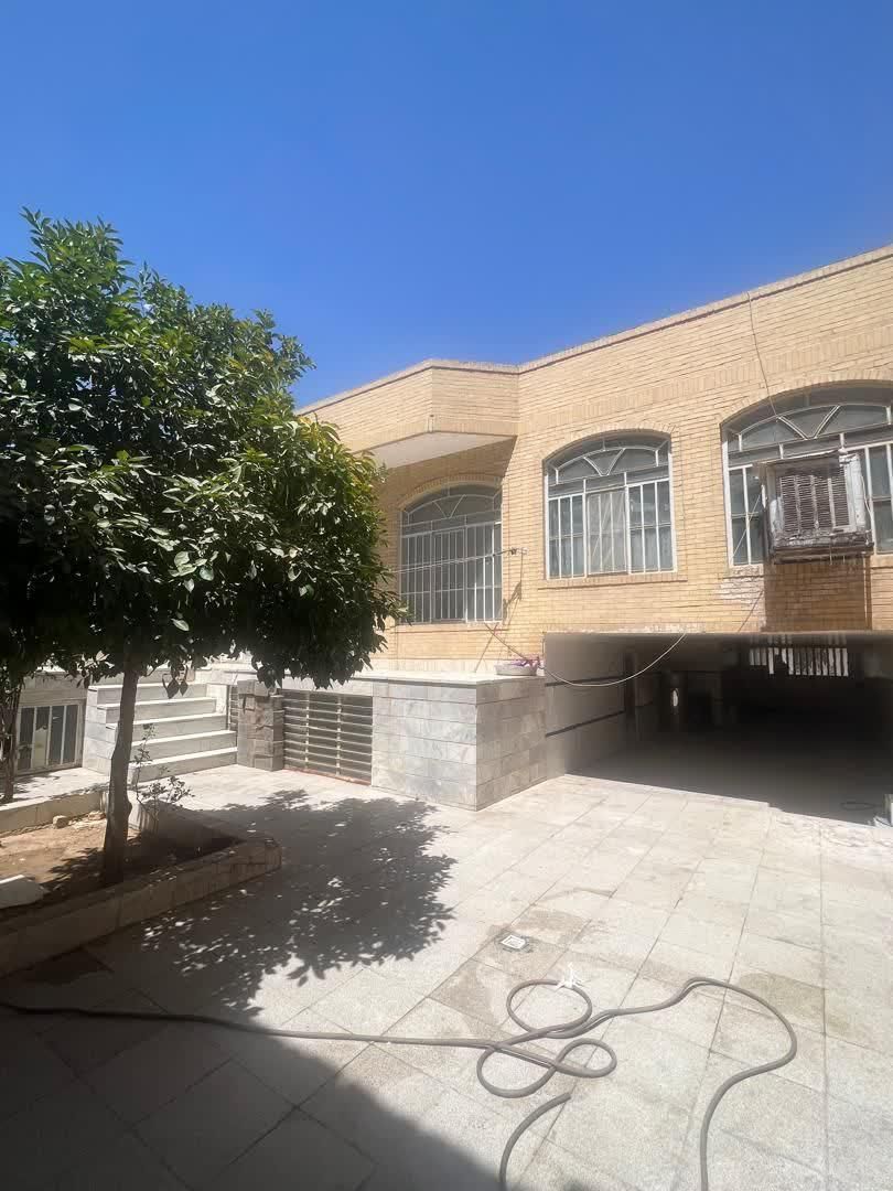 ملک‌ویلایی/۲۴۰متری/بلوارصابریزدی/قیمت‌‌باورنکردنی/|فروش خانه و ویلا|یزد, |دیوار