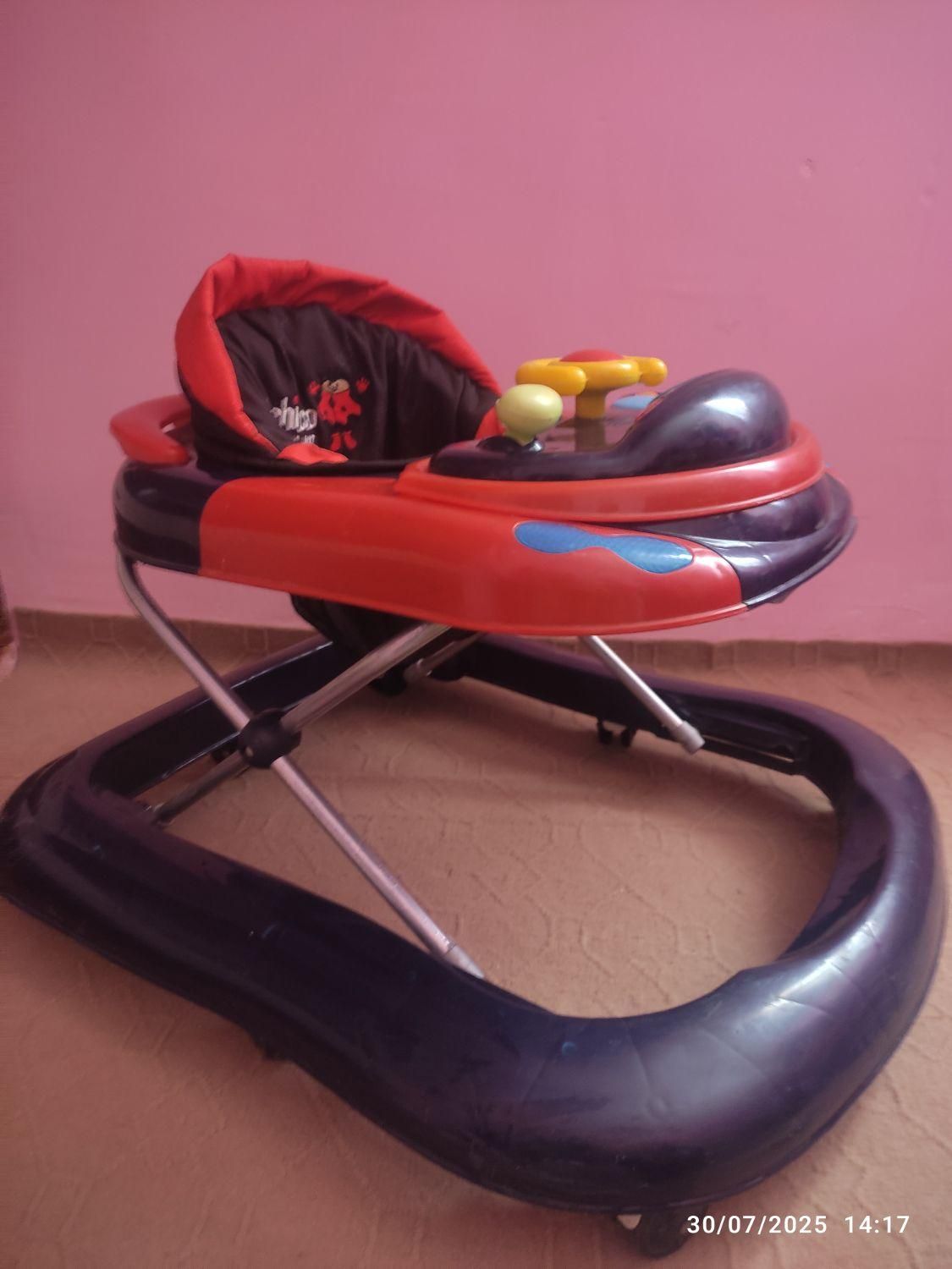 کالسکه و روروک و کریر|کالسکه و لوازم جانبی|گلبهار, شهر جدید گلبهار|دیوار