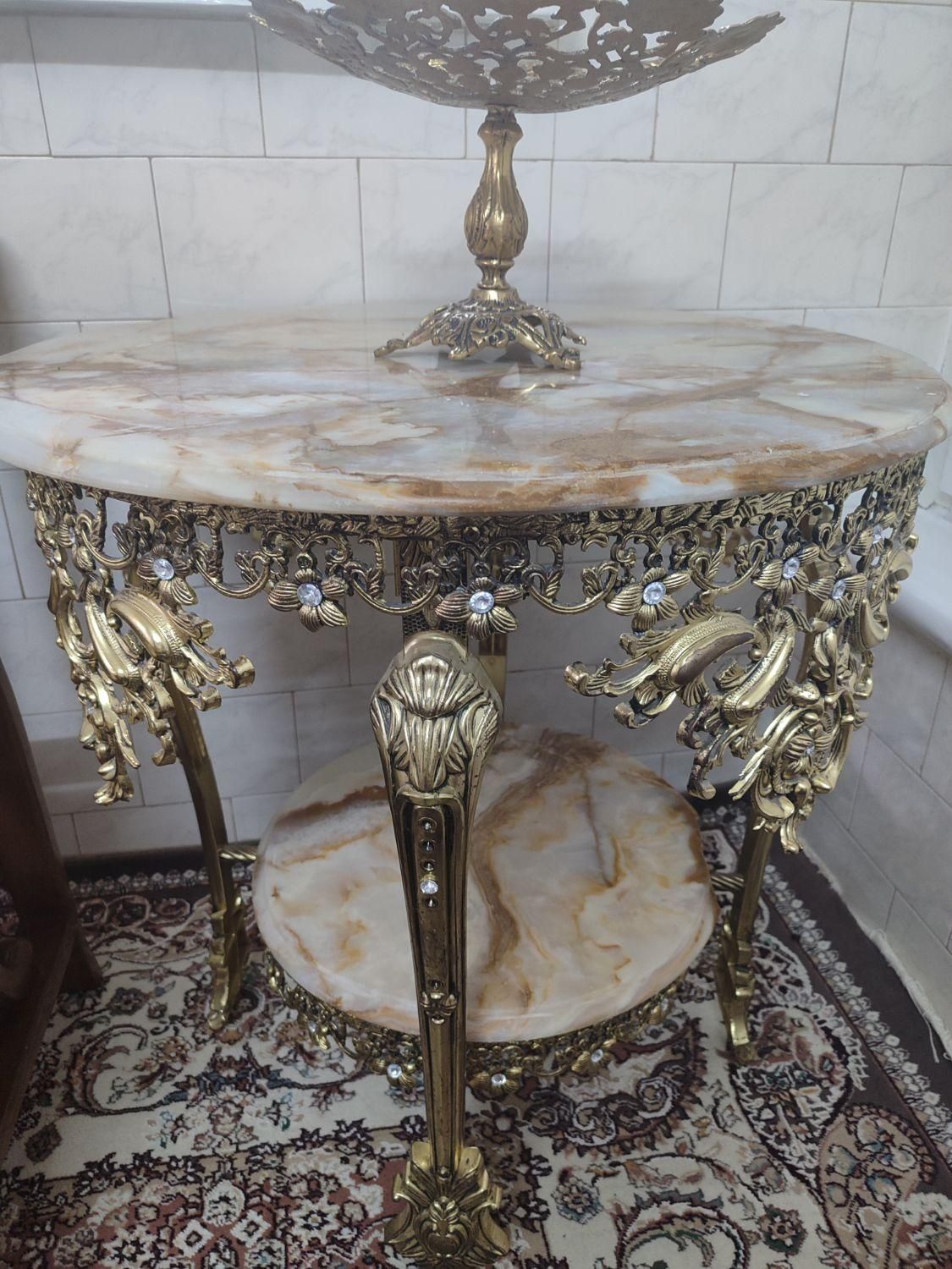 میز میزبان کاملا نو و بزرگ و شکیل|مبلمان خانگی و میز عسلی|تاکستان, |دیوار