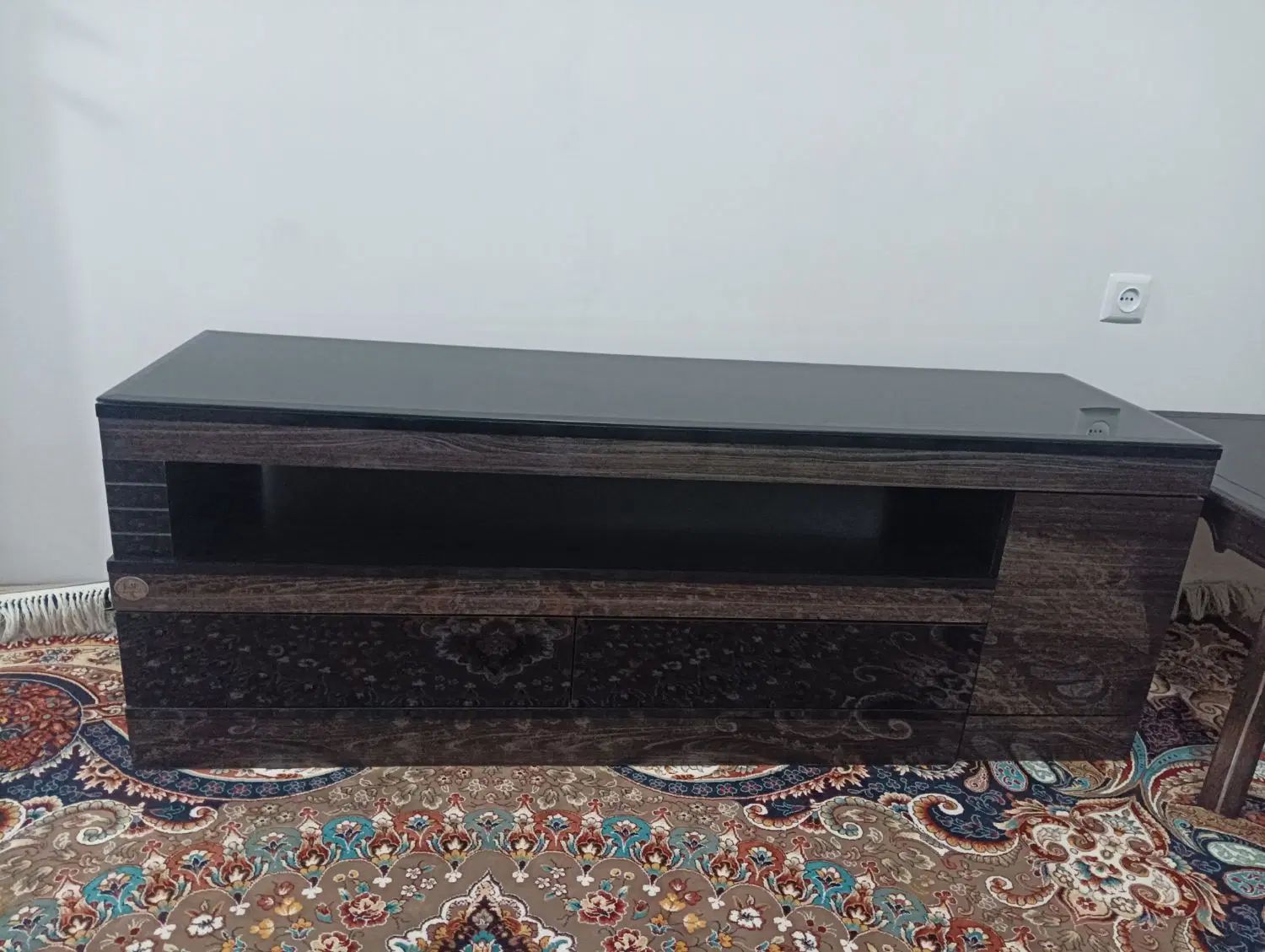 میز تلویزیون  جلو مبلی در حد نو بدون خط خش|میز تلویزیون|مهاباد (آذربایجان غربی), |دیوار