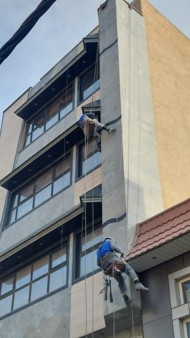 کار در ارتفاع پیچ رولپلاک نانو نما نظافت سنگ اجر|خدمات پیشه و مهارت|قم, هنرستان|دیوار