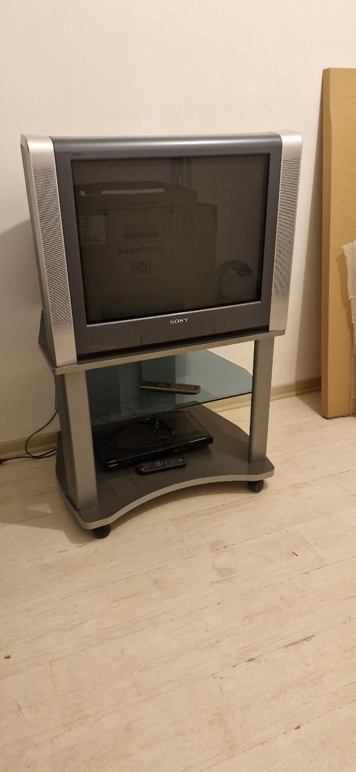 تلویزیون ۲۹ اینچ سونی همراه با میز|تلویزیون و پروژکتور|اردبیل, |دیوار