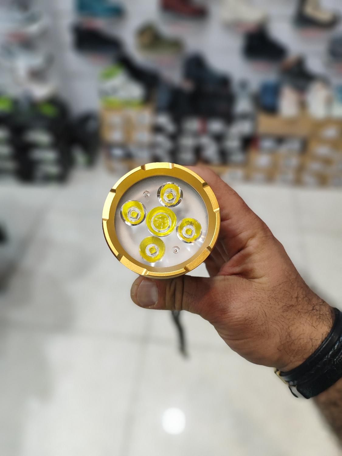 چراغ پیشانی ، پروژکتور و چراغ قوه|کوهنوردی و کمپینگ|اصفهان, شهشهان|دیوار