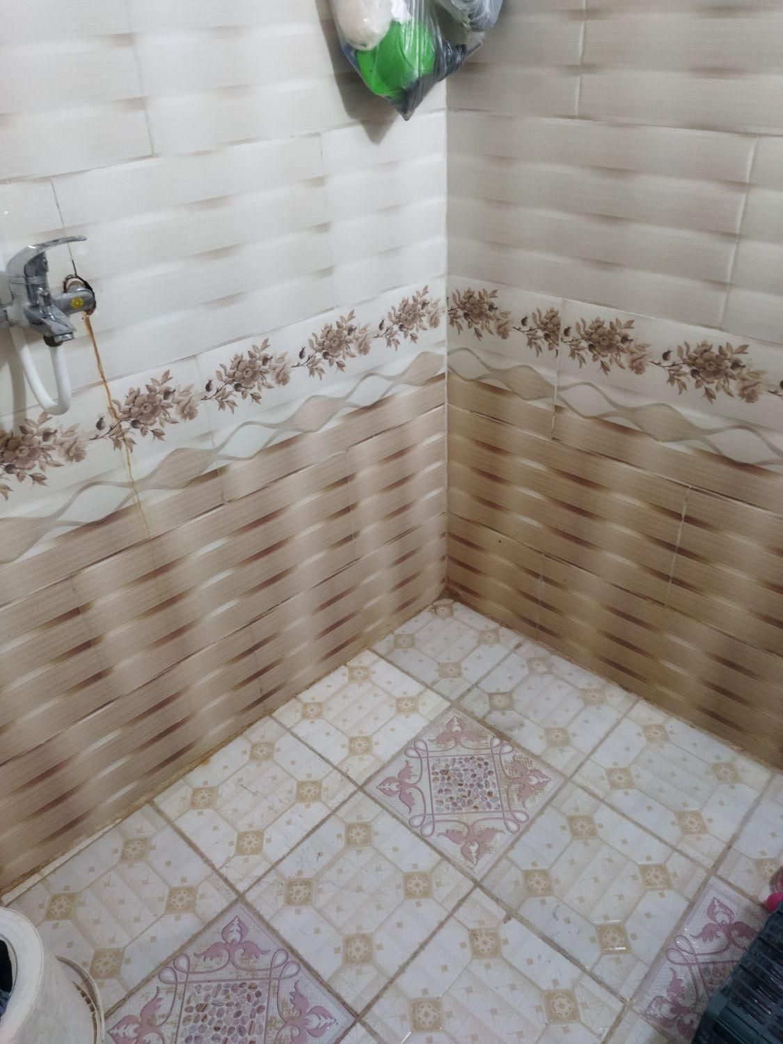 محیط امن و آرام نزدیک خیابان نوساز|اجارهٔ کوتاه‌مدت آپارتمان و سوئیت|شیراز, شهرک امام حسین|دیوار