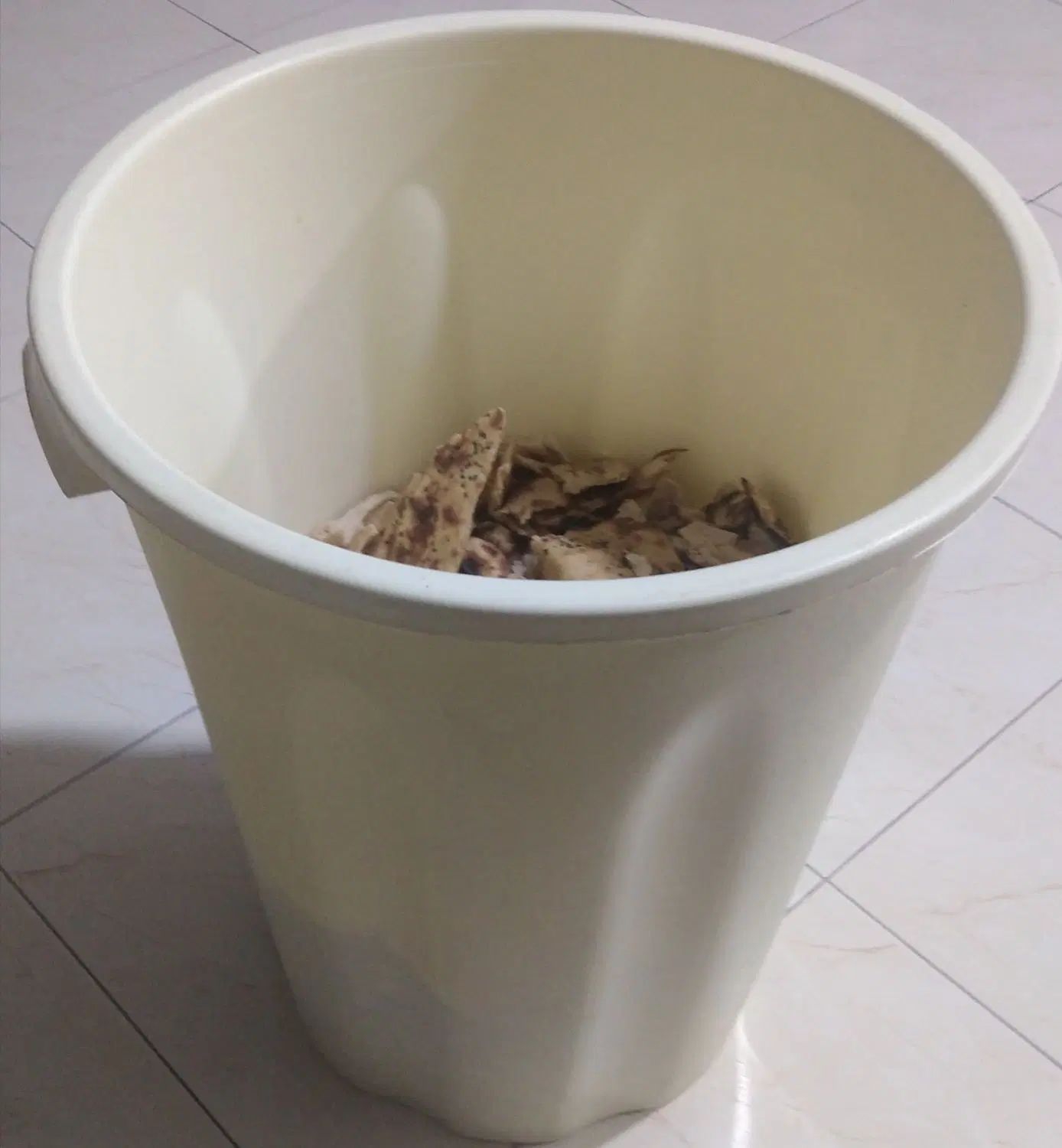 سطل بزرگ نان خشک|ظروف نگهدارنده، پلاستیکی، یک‌بارمصرف|اصفهان, رسالت|دیوار
