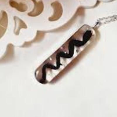 گردنبند رزین|بدلیجات|فولادشهر, فولادشهر|دیوار