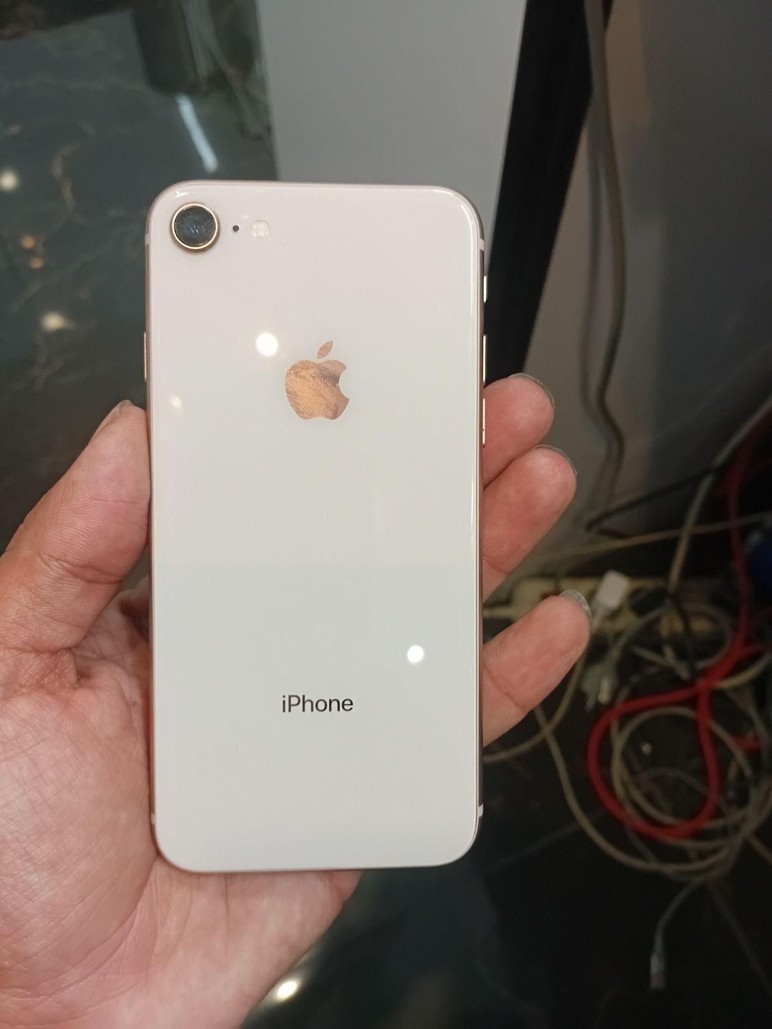 اپل iPhone 8 با حافظهٔ ۶۴ گیگابایت|موبایل|تهران, تسلیحات|دیوار