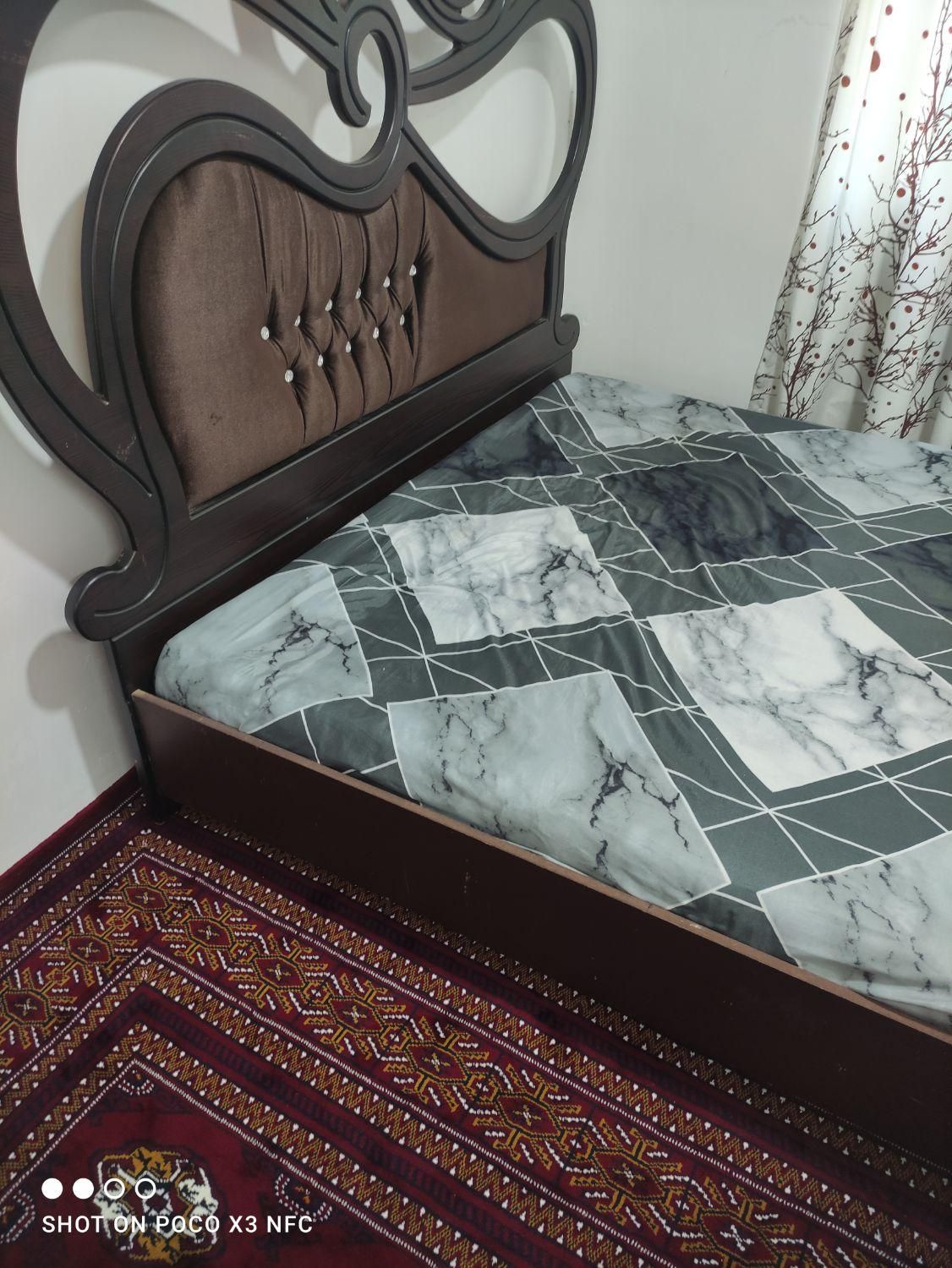 تخت دونفره سالم و بی نقص وتشک سالم و درحد نو|تشک تختخواب|مزرعه کتول, |دیوار