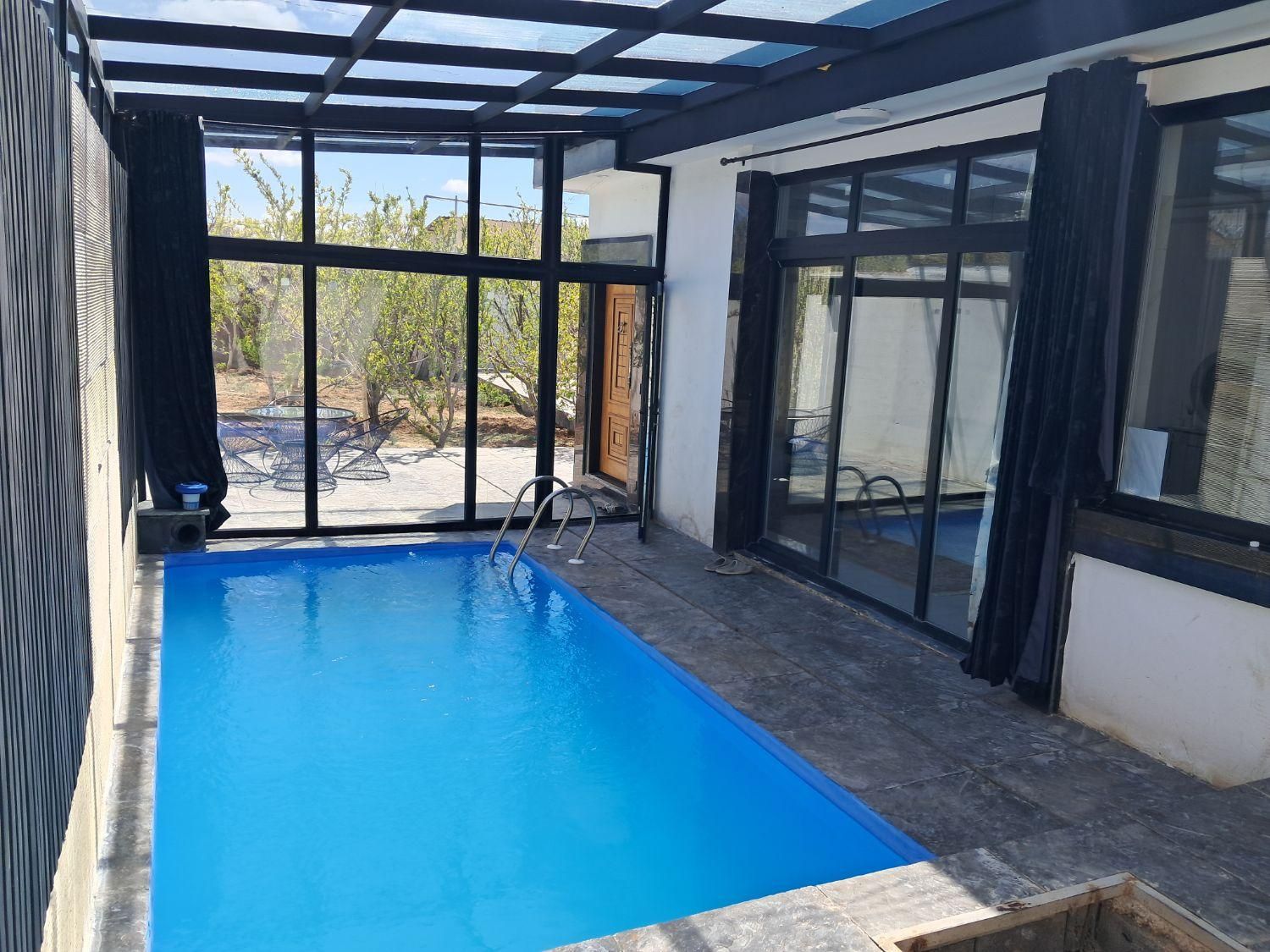 اجاره روزانه ویلا خاص استخر آب گرم سقف شیشه ای|اجارهٔ کوتاه‌مدت ویلا و باغ|دماوند, دماوند|دیوار