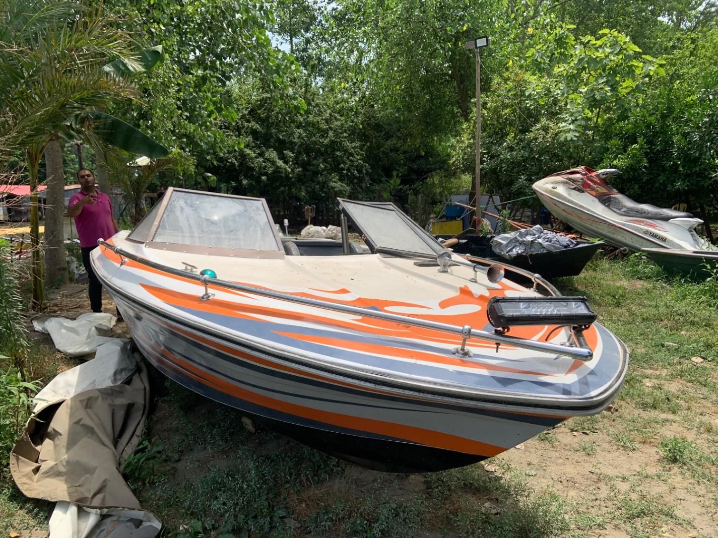 قایق فرمونی با موتور ۲۰۰ در بندر انزلی|قایق و سایر وسایل نقلیه|بندر انزلی, سامانسر|دیوار