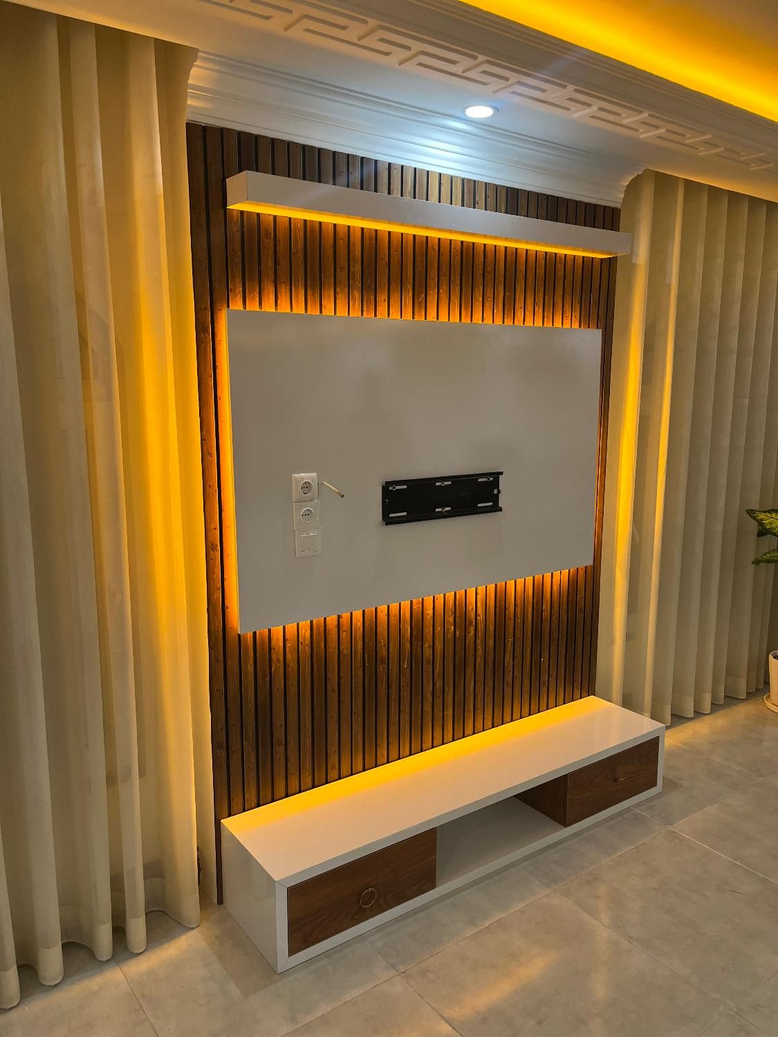 تیوی وال ترمووال ماربلشیت تی وی وال tv wall|خدمات پیشه و مهارت|بابل, |دیوار