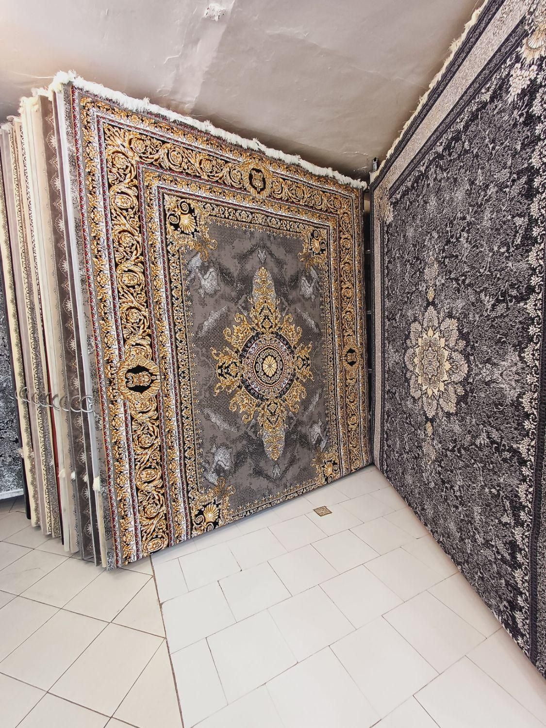 فرش۱۲متری ۷۰۰شانه اصلی حاجی حسینی شعبه دیگر ندارد|فرش|مشهد, طلاب|دیوار