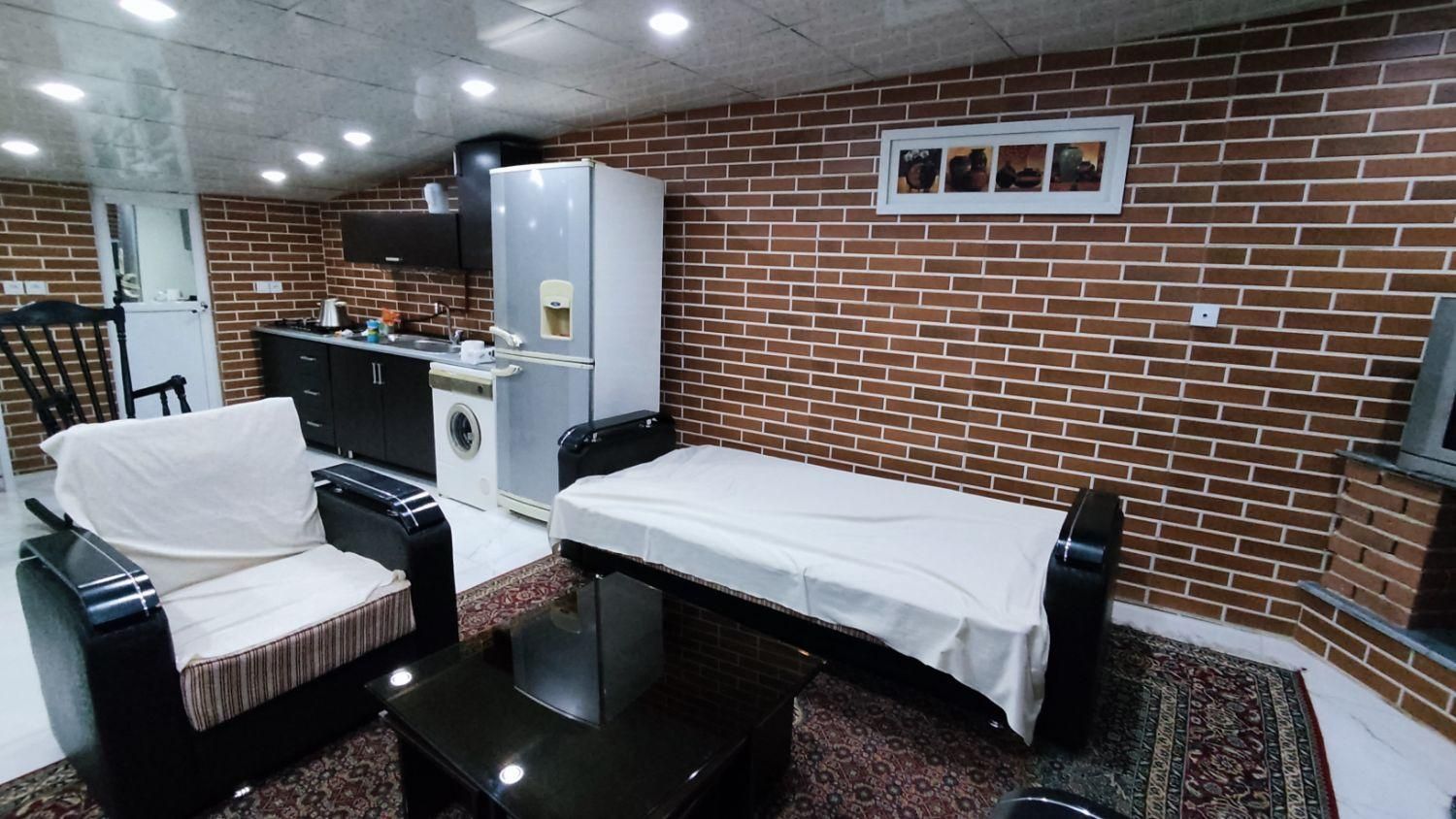 ویلااستخردارآبگرم شهری|اجارهٔ کوتاه‌مدت ویلا و باغ|تنکابن, |دیوار