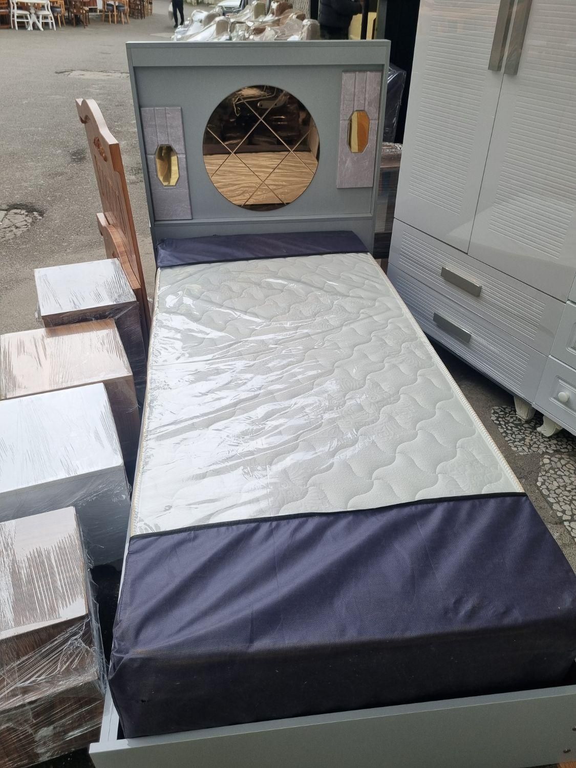 تخت پارچه خور|تخت و صندلی بچه|رشت, بازار|دیوار