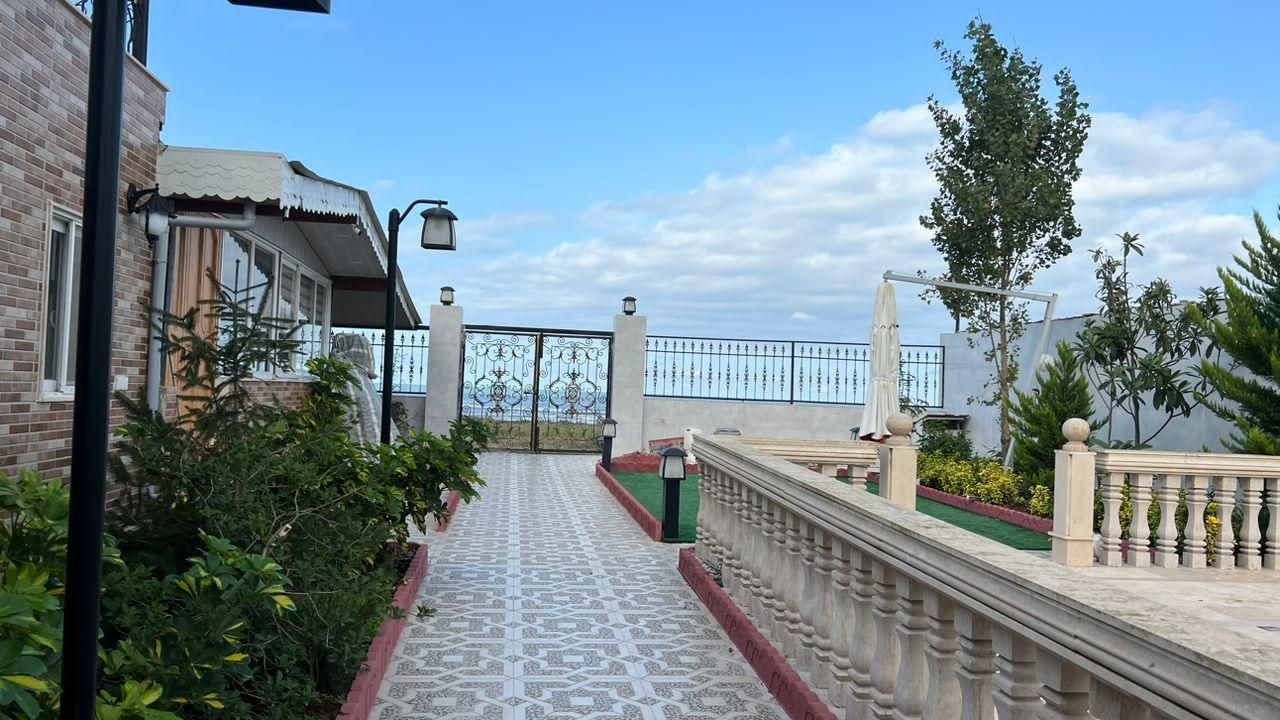 ویلا استخردار ساحلی تراس دار|اجارهٔ کوتاه‌مدت ویلا و باغ|بندر انزلی, چهارفریضه|دیوار