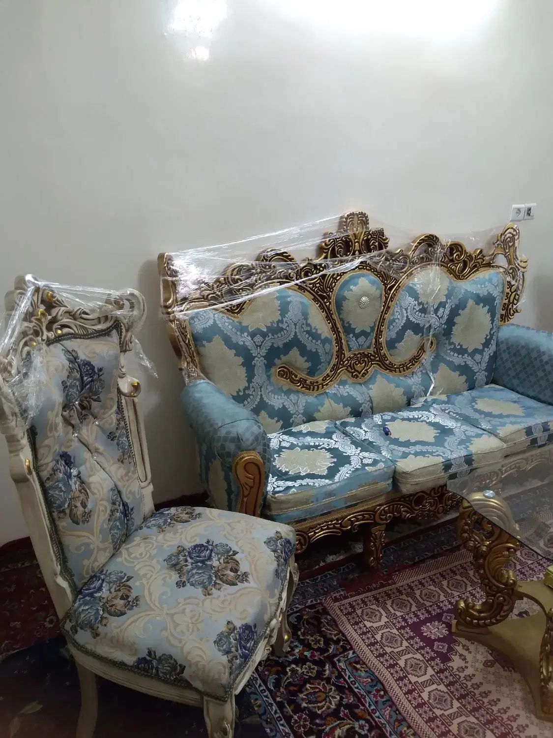مبلمان کلاسیک بهمراه میز جلو مبلی|مبلمان خانگی و میز عسلی|تهران, آذری|دیوار