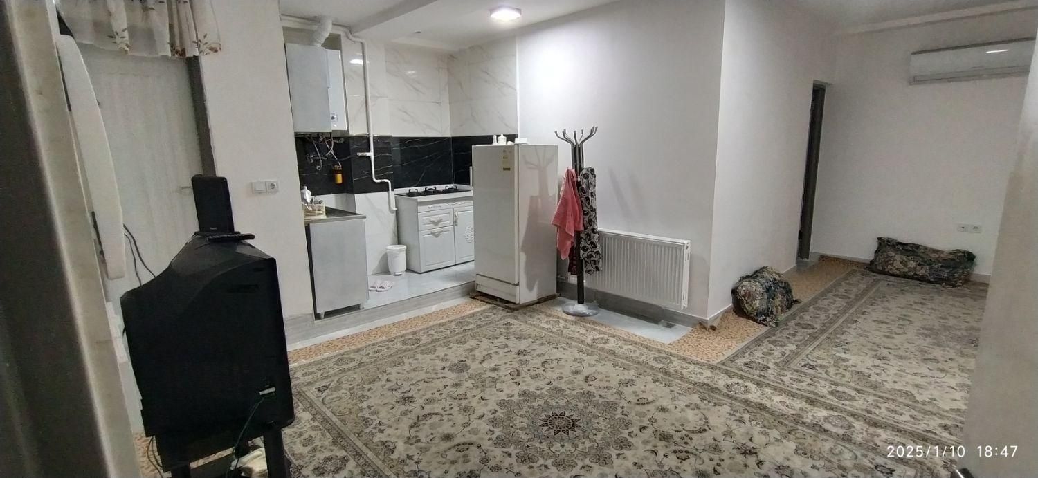 سوئیت نوساز با کولرگازی و پکیج و پارکینگ مسقف|اجارهٔ کوتاهمدت آپارتمان و سوئیت|طبس, |دیوار