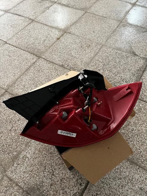 چراغ عقب سمت چپ(راننده) و توری زیربرف پاک‌کن کوییک|قطعات یدکی و لوازم جانبی|قزوین, |دیوار