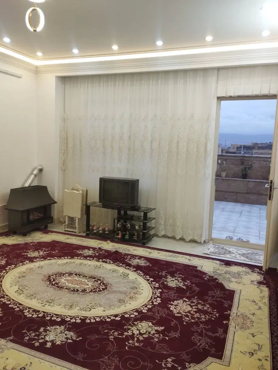 اجاره روزانه سوئیت،منزل وخانه باغ تمیز با پارکینگ|اجارهٔ کوتاه‌مدت آپارتمان و سوئیت|کاشان, سلطان امیر احمد|دیوار