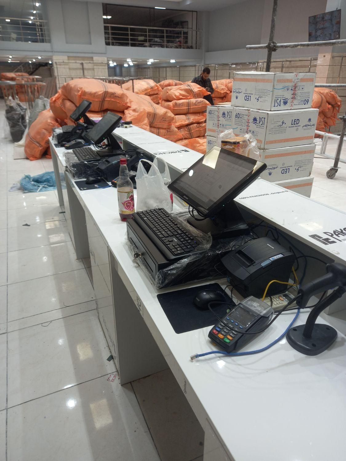 اجرای شبکه کامپیوتر و فیبرنوری|مودم و تجهیزات شبکه|فردیس, منظریه|دیوار