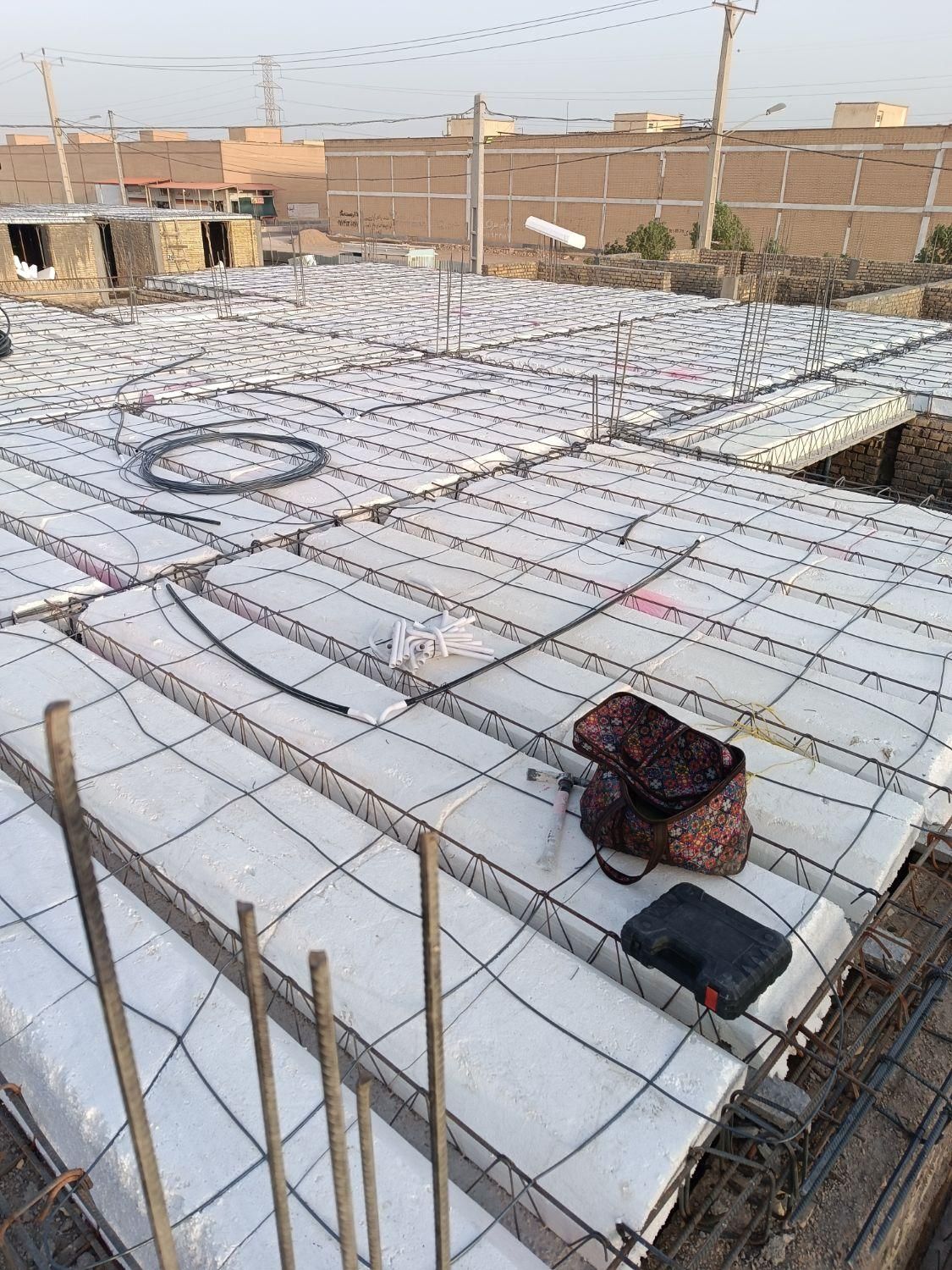 استخدام کارگر برق|استخدام معماری، عمران و ساختمانی|اهواز, شهرک الهیه|دیوار