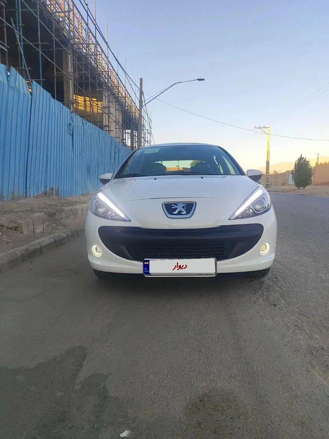 پژو207پانا ارتقا یافته مدل 1402برج 10کارکرد پایین|خودرو سواری و وانت|کرمان, |دیوار