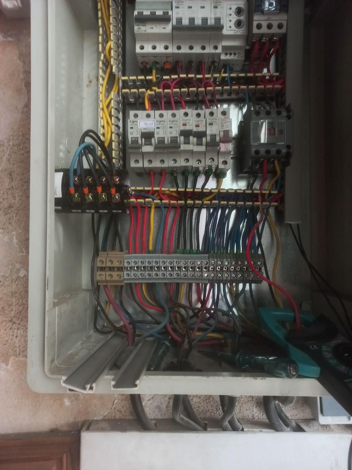 برقکار ساختمان و صنعتی|خدمات پیشه و مهارت|رشت, جانبازان|دیوار