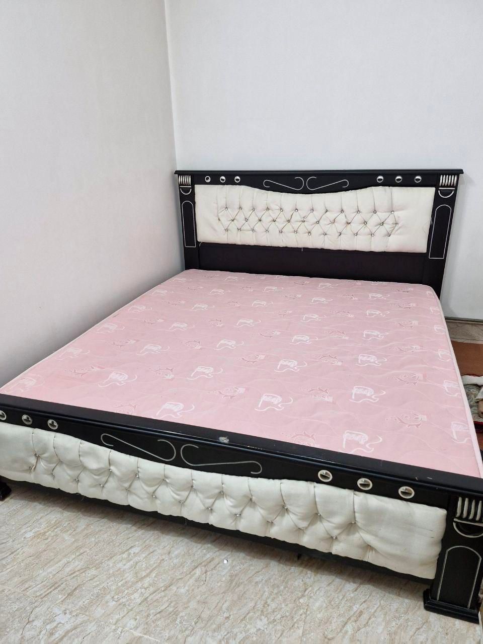 تخت خواب دونفره به همراه تشک طبی|تخت و سرویس خواب|مرند, |دیوار
