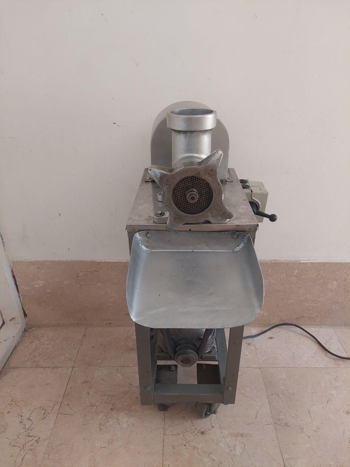 تعمیرات چرخ گوشت صنعتی، ابغوره گیر ، اره گوشت بر|خدمات پیشه و مهارت|پاکدشت, پاکدشت (مامازند)|دیوار