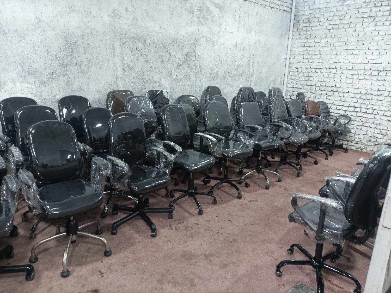 صندلی اداری گردون|دفتر کار|مشهد, طلاب|دیوار