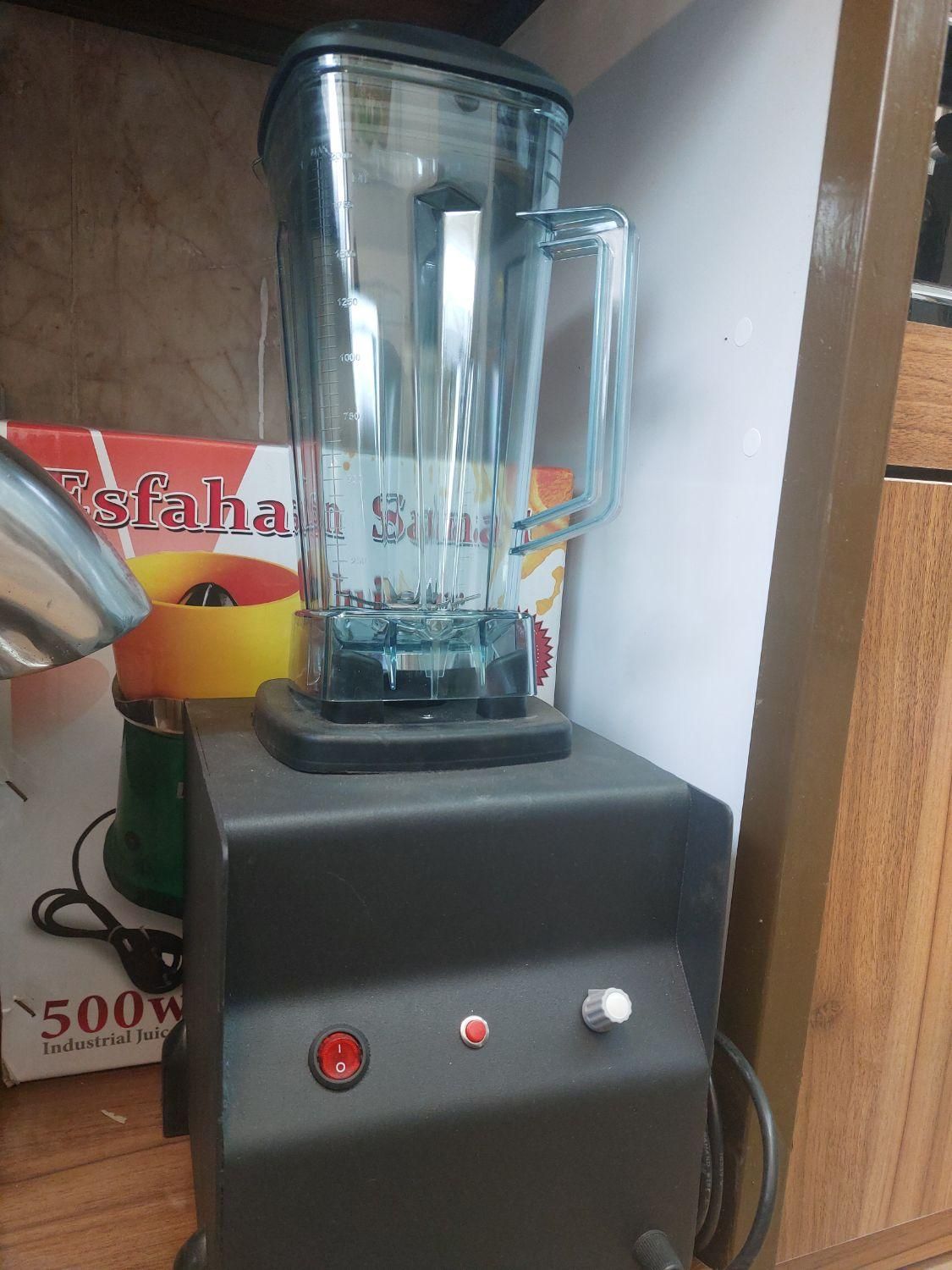 بلندر مخلوط کن صنعتی حرفه ای. ۲ اسب. گارانتی دار.|آبمیوهگیر و آبمرکباتگیر|مشهد, آزادشهر|دیوار
